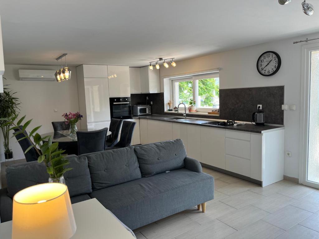 Apartment Verica In Duce - 20 Meters From The Beach Dugi Rat Buitenkant foto