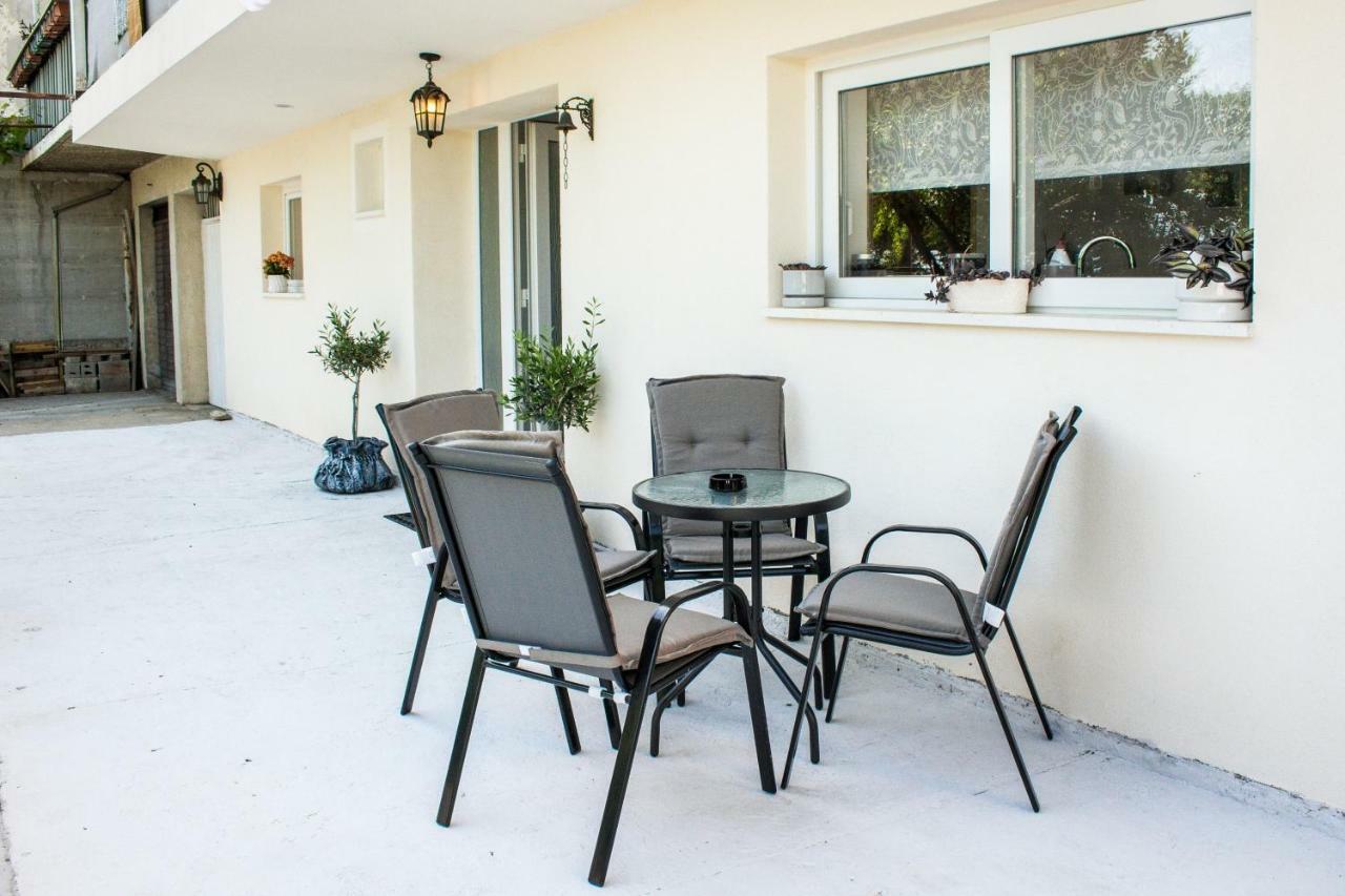 Apartment Verica In Duce - 20 Meters From The Beach Dugi Rat Buitenkant foto