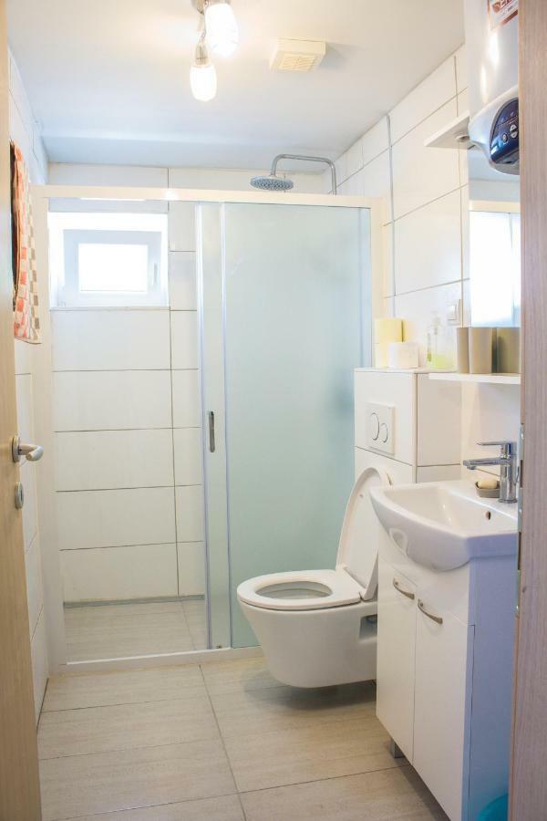 Apartment Verica In Duce - 20 Meters From The Beach Dugi Rat Buitenkant foto