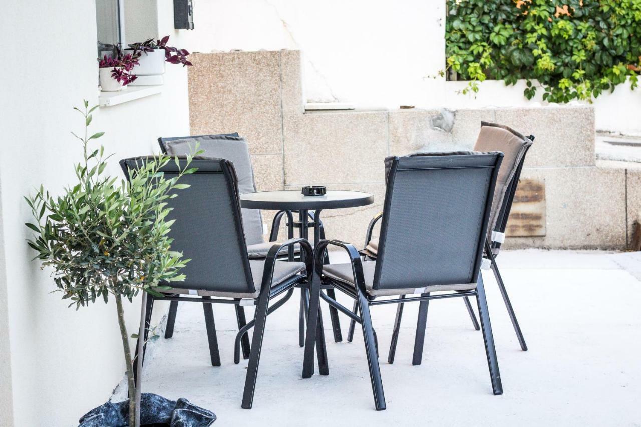 Apartment Verica In Duce - 20 Meters From The Beach Dugi Rat Buitenkant foto